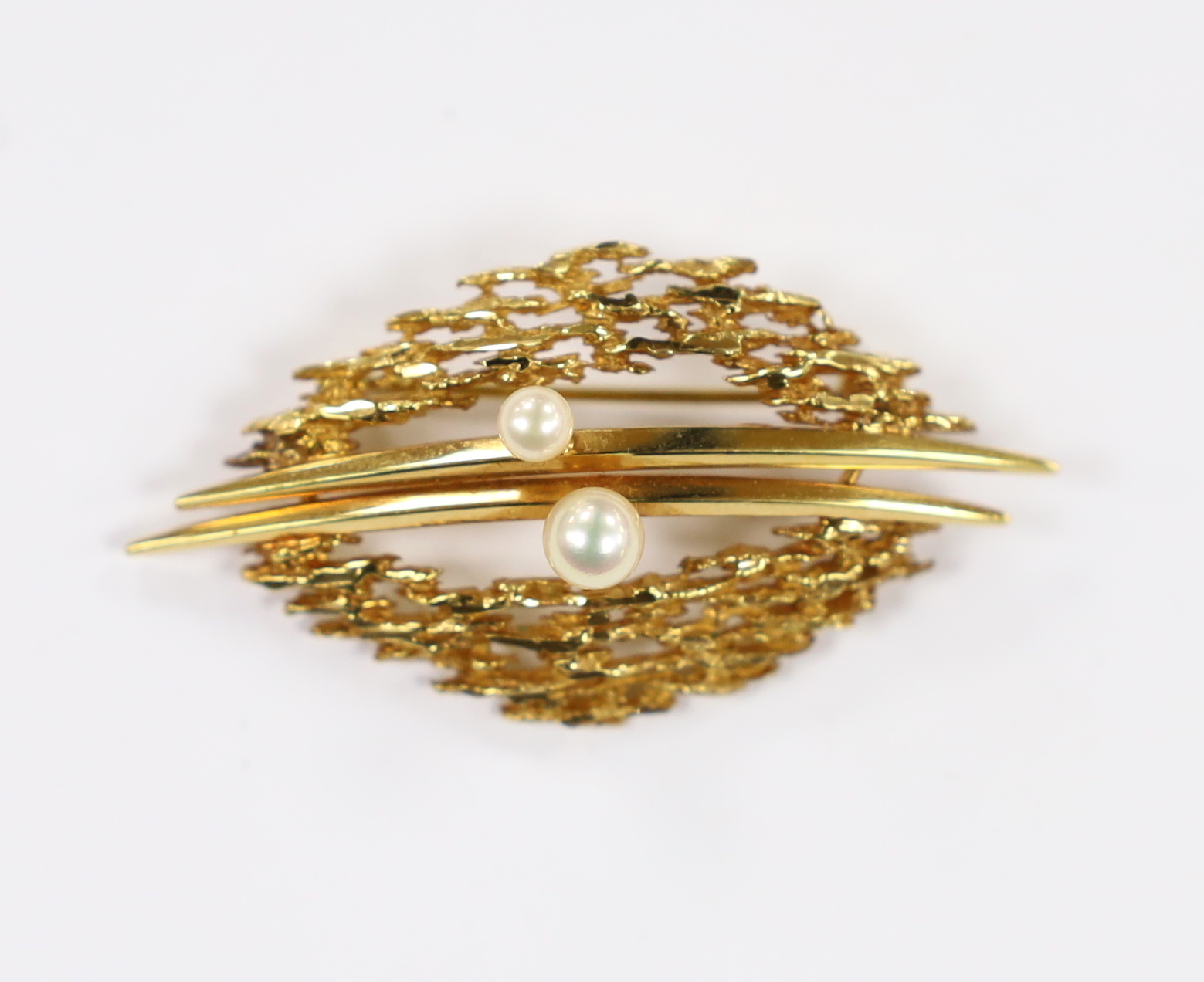 A stylish 1970's? 14ct and two stone cultured pearl set brooch, 48mm